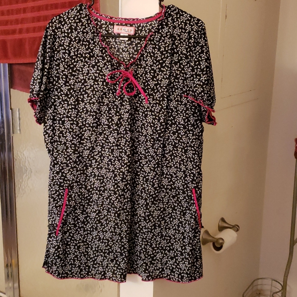 KOI Black/Hot Pink Scrub Top